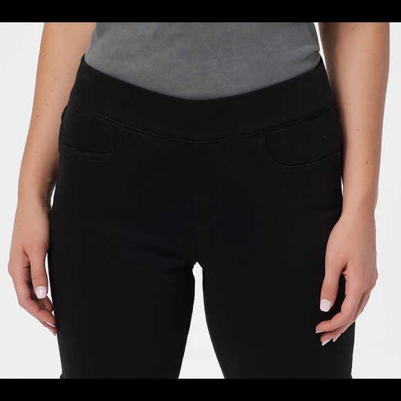 NYDJ Pull-On 5-Pocket 9" Shorts -Black 8 - Picture 3 of 4